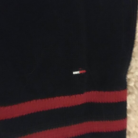 Iconic Tommy Hilfiger Dark Navy Blue and Red Heart Preppy Sweater - Picture 15 of 16